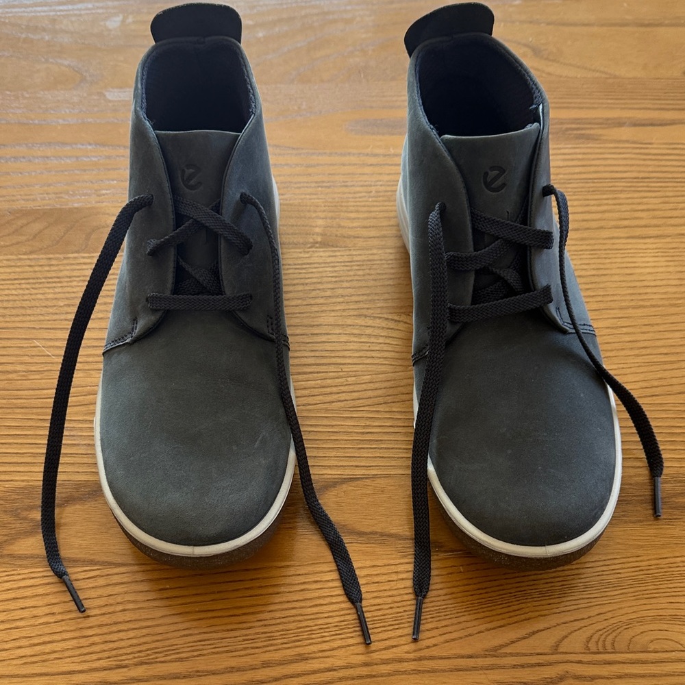 Ecco Women’s Dark Gray Chukka Boots European size 39 equivalent to 8-8.5
